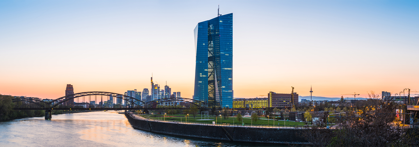 Skyline Frankfurt mit EZB im Vordergrund